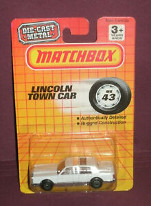 1/64 Scale 1980's Lincoln Town Car Diecast Limo (3") Matchbox 1743 MB43 White