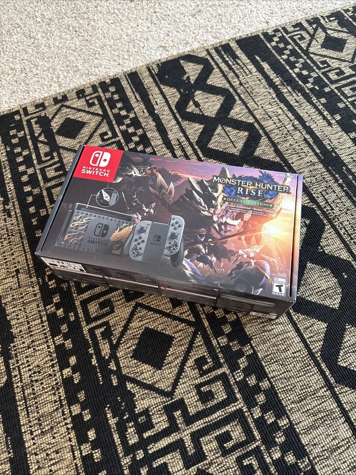 Nintendo Switch Console Monster Hunter Rise Deluxe Edition - includes game - Image 1 of 4