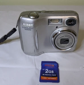 Nikon Coolpix 3200 Digital Camera (E3200) 3.2MP 3.0x Optical Zoom Tested & Works - Picture 1 of 6