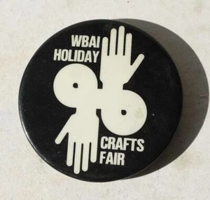 New York WBAI Holiday Crafts Fair 1975 Largest Craft Fair Celluloid Pinback Pin - Picture 1 of 1