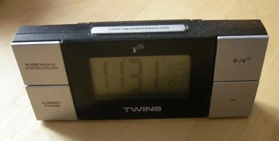 TWINS Funkwecker Type: W189-1 ArtNr.: AZIFUWE08 schwarz-silber Radio Controlled - Bild 1 von 4