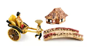 Japanische Zelluloid Mini Figur Geisha im Rikschawagen mit Dekor Brücke, Haus - Bild 1 von 4