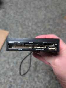 StarTech 3.5in Internal Memory Card Reader USB 2.0 35FCREADBK3 - Picture 1 of 4