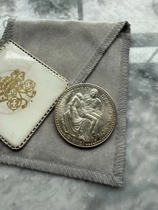 Vtg JOANNES PAVLVS II PONT. MAX - ROMA CITTA DEL VATICANO PIETA Souvenir Token - Picture 1 of 7