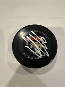 Aleksander Barkov Florida Panthers Autogramm Official Game Puck signed - Bild 1 von 4