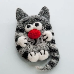 Funny Felt Cat Brooch – Handmade Wool Pin – Gift for Cat Lover – Eco Jewelry - Picture 1 of 4