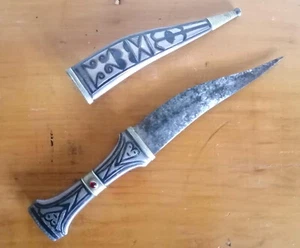 A vintage Indian dagger in a silvered sheath and handle - Picture 1 of 9