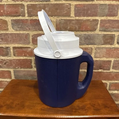 Mango enfriador jarra de agua Gott Rubbermaid azul marino 1/2 galón Foto 1 de 4