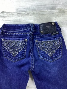 Pantalones de mezclilla ajustados Miss Me Girls estrás talla 25 X 29 6,5 entrepierna joyas rock-n-roll - Imagen 1 de 11