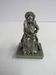 Estatuilla de peltre vintage 1981 Saturday Evening Post 1788-1797 retrato sentado - Imagen 1 de 5