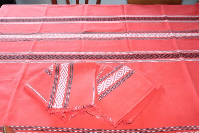 Ancienne  nappe rouge à motifs  linge ancien ,rectangulaire - Photo 1/4