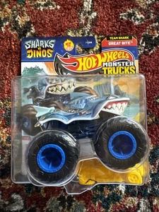Hot Wheels Monster Trucks Sharks Vs Dinos Great Bite Shark 1:64 New & Sealed - Picture 1 of 3