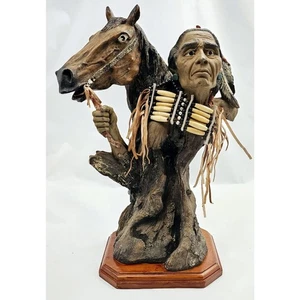 Vintage Indianer Büste und Pferd Skulptur geschnitzt Holzoptik Harz mit Holzsockel - Bild 1 von 8