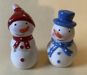 CHRISTMAS HOLIDAY SNOWMAN COUPLE Ceramic Salt & Pepper Shaker Set - Picture 1 of 6
