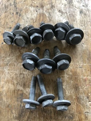 Pernos de barras de refuerzo delanteras Ford Fusion 2010 Foto 1 de 3