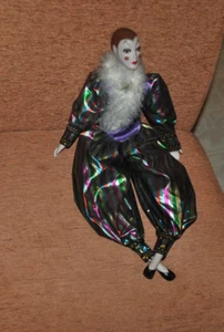 Vintage New Orleans Karneval Porzellan Puppe Pierrot 18,5 Zoll H Junge gestreiftes Kleid gold - Bild 1 von 4