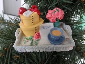 Vintage 2002 Hallmark Keepsake Ornament "Thanks, Mom" in Original Box - Picture 1 of 7