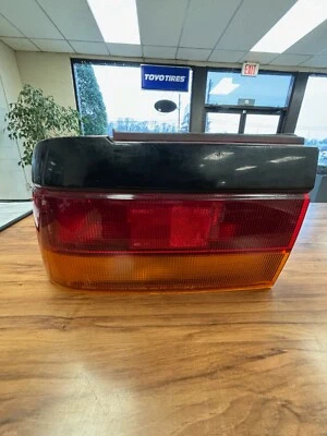 Задний фонарь со стороны водителя для хэтчбека Eagle Summit 1989-1991 годов выпуска - Изображение 1 из 3