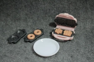 Littlest Pet Shop LPS Waffle Maker Accessory w/ Plate Calico Critters - Picture 1 of 4