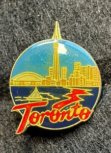 TORONTO CANADA SOUVENIR PIN BADGE - Picture 1 of 3