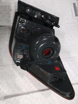 Conjunto de lanterna traseira esquerda usado serve: 2014 Chevrolet Cruze quarto painel montado L - Imagem 1 de 4