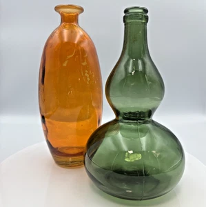Menge 2 MCM farbige Glas Knospen Vasen Flasche grün und Grübchen orange 8" - Bild 1 von 10