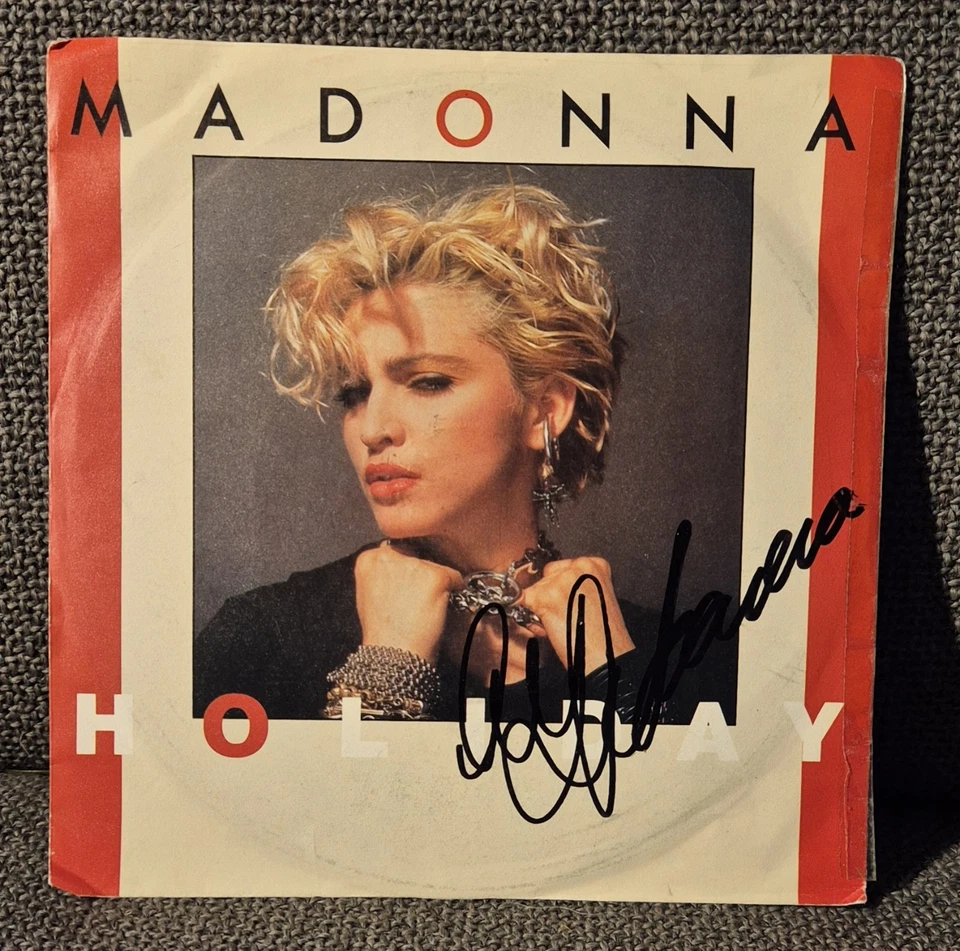 Madonna, Autogramm auf 1983er "Holiday" Single-Cover, inkl. Vinyl-Single - Bild 1 von 4