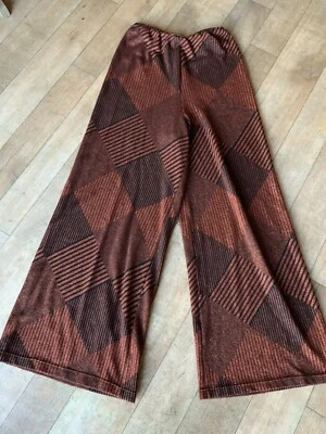 KAREN MILLEN BRONZE LUREX BLACK CHEVRON FLARE TROUSERS Knitted 70’s Style 12 14 - Image 1 of 4