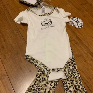 Little Beginnings 18 Months crib shoe, bodysuit & pant 3 piece - Picture 1 of 7