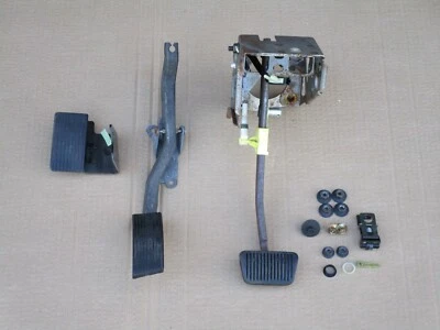 99-04  MUSTANG AUTOMATIC PEDALS  OEM  - Image 1 of 4