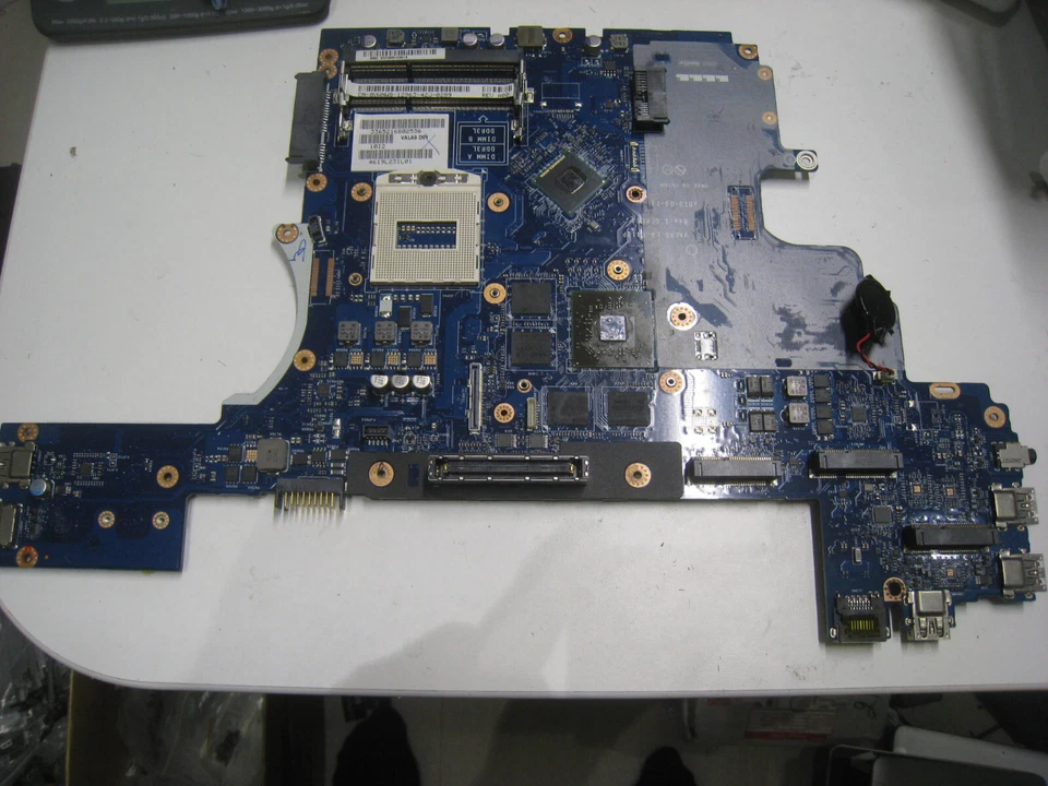Placa madre Dell Latitude E6540 VWNW8 (gpu radeon) defectuosa - Imagen 1 de 1