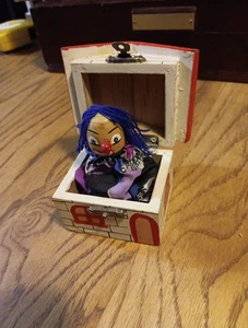 Wooden Decoration "Surprise House " Chest .  Clown Pops Out - Picture 1 of 12