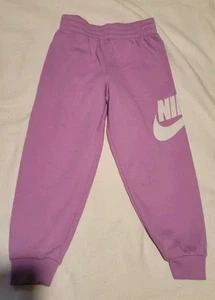 Pantalones deportivos Nike rosa con logotipo para niñas talla 5T - Imagen 1 de 9
