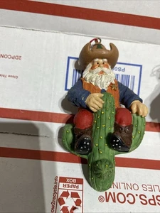 Weihnachtsmann Sheriff auf Kaktus Harz Weihnachtsschmuck - Bild 1 von 3