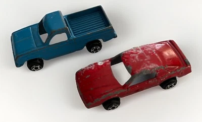 老式 Tootsie 玩具蓝色皮卡车和红色庞蒂亚克火鸟 — 第 1/4 张图片