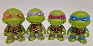 4 X TMNT KIDROBOT Teenage Mutant Ninja Turtles 3" Figuren CN  - Bild 1 von 11