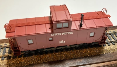 Trix HO Union Pacific UP 3763 Center Cupola Caboose Brown Loose - Image 1 of 4