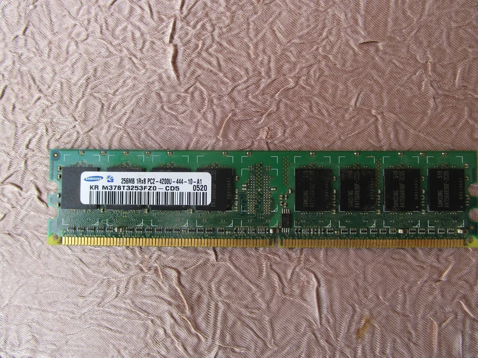 PC MEMORY CARD SAMSUNG  256 MB  1Rx8 PC2-4200U-444-10-A3 M378T3253FZ3 . - Image 1 of 2