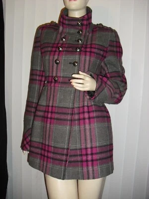 Guess, cuadros, granate, negro, chaqueta, doble botonadura, botones plateados, logotipo de Guess, único Foto 1 de 4