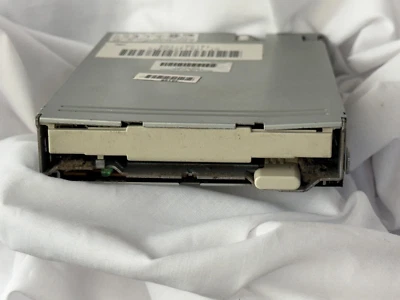 Compaq 3.5 In Floppy Drive 160788-201 - Image 1 of 3