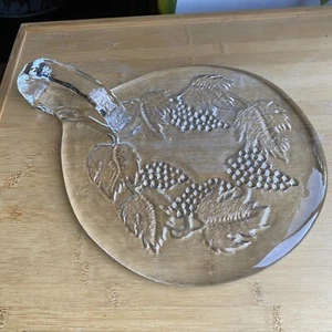 VINTAGE Chet Cole Clear Grape Vines Motif Glass Cheese Board Handle - Picture 1 of 7