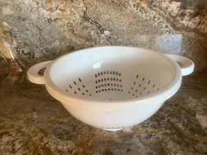 Sturdy Kitchen Strainer Drainer Footed Colander With Footings AND Handles 11"x6" - Picture 1 of 6