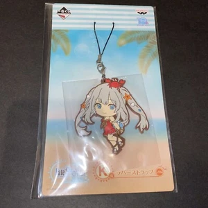 Schicksal/Großer Orden Sommer Outfit Gummi Schlüsselanhänger Band Ichiban Kuji Neu ungeöffnet - Bild 1 von 2