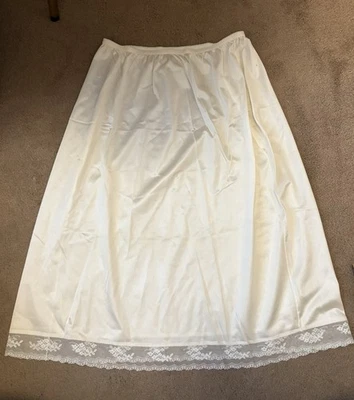 Lorena Falda Slip Floral Encaje Ribete Nylon Hasta la Rodilla Blanco Talla MED Excelente Foto 1 de 4