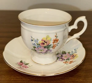 Vintage Crown Staffordshire English Bone China Teetasse & Untertasse Floral Goldrand - Bild 1 von 11