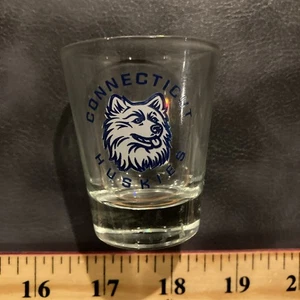 De colección UConn Huskies Shot Glass Big East Connecticut Huskies NCAA Nuevo - Imagen 1 de 3