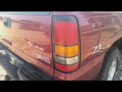 2005 2006 2007 GMC SIERRA 1500 PICKUP Passenger Tail Light Classic Style  - Image 1 of 4