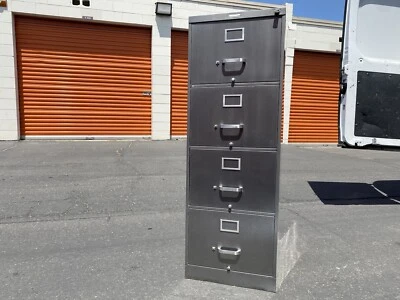 Archivador industrial vintage de metal McDowell y Craig Foto 1 de 4