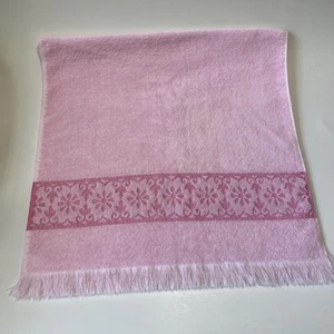 1 Vintage Bath Towel Light Pink Dark Pink Big Flower Print Fringe Reversible 70s - Picture 1 of 4