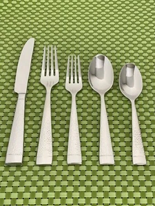 Oneida SAMBRE Stainless 18/10 Hammered Glossy NEW Flatware SMART CHOICE E96N - Picture 1 of 22